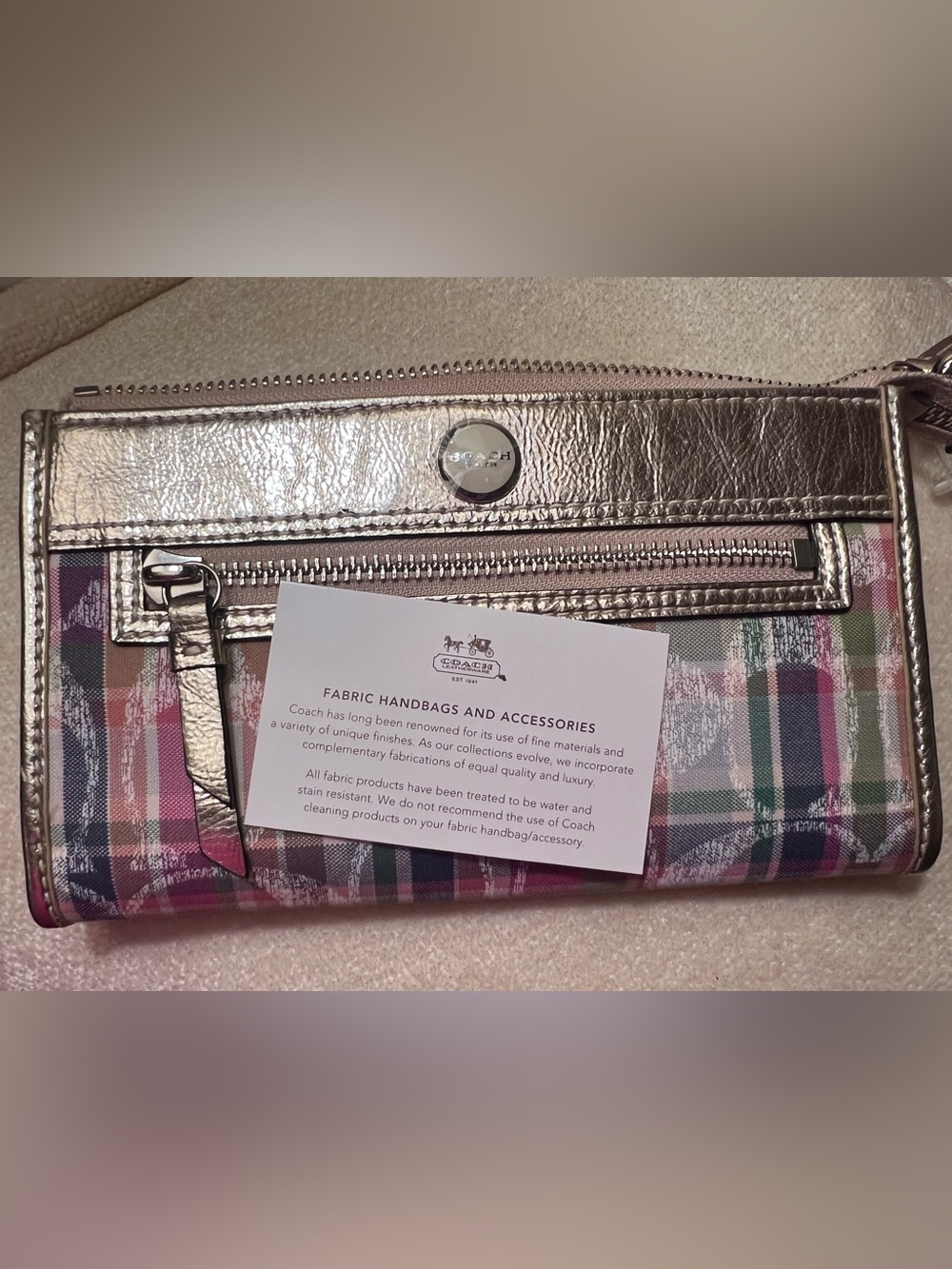 COACH POPPY GLAM
MADRAS SIGNATURE
GOLD TRIM WRISTLET - Picture 4 of 5